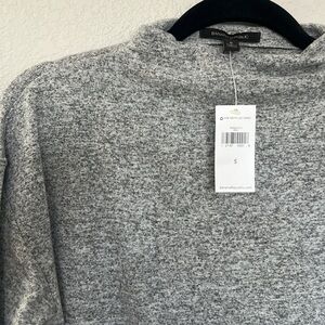 Heathered gray Banana Republic mock neck top